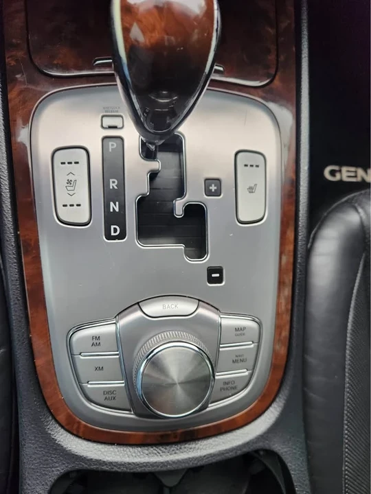 2009 Hyundai Genesis - Image 16 of 18