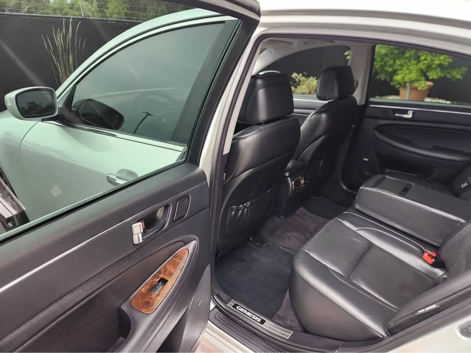 2009 Hyundai Genesis - Image 11 of 18