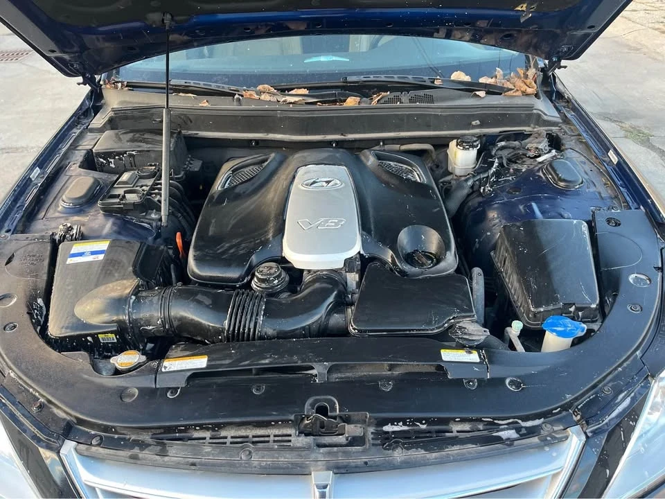 2009 Hyundai Genesis - Image 5 of 8