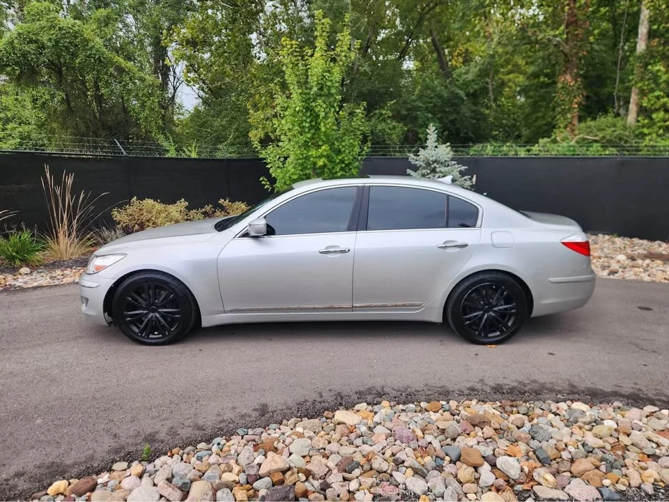 2009 Hyundai Genesis - Image 2 of 18