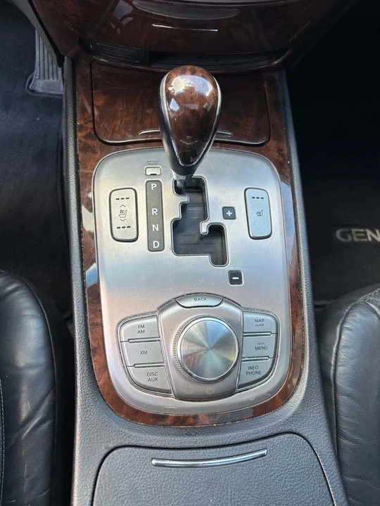 2009 Hyundai Genesis - Image 9 of 19