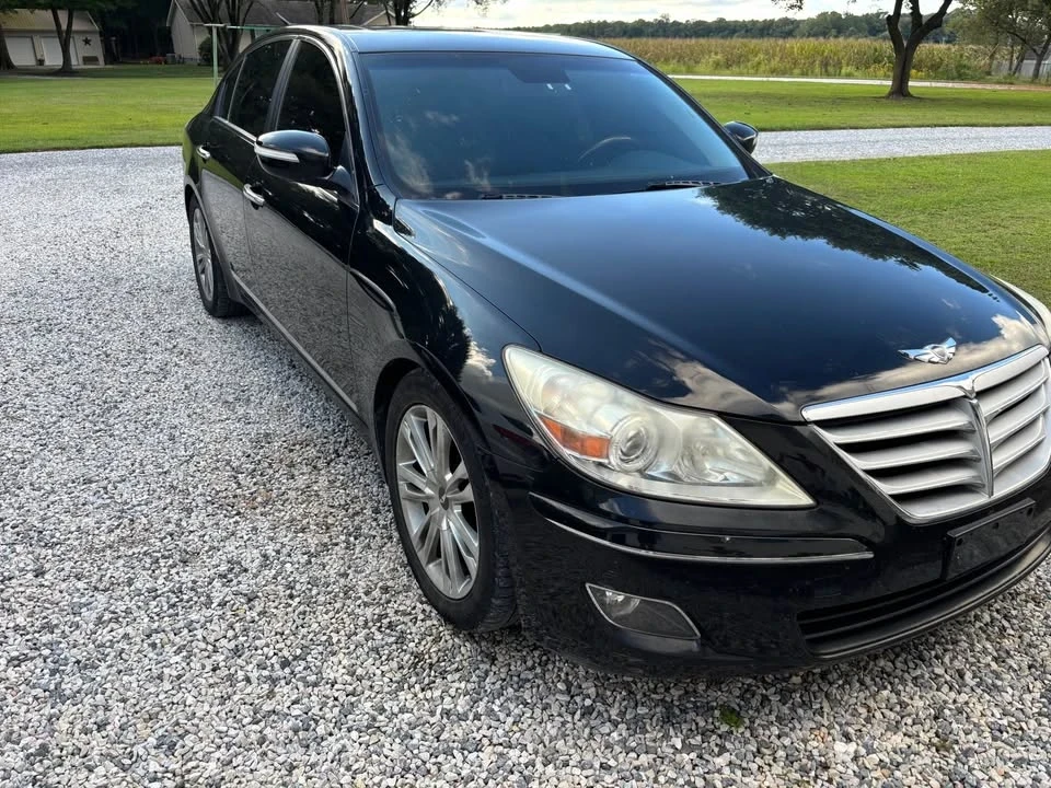 2009 Hyundai Genesis - Image 2 of 19