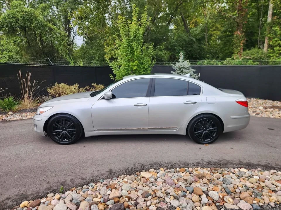 2009 Hyundai Genesis - Image 2 of 20