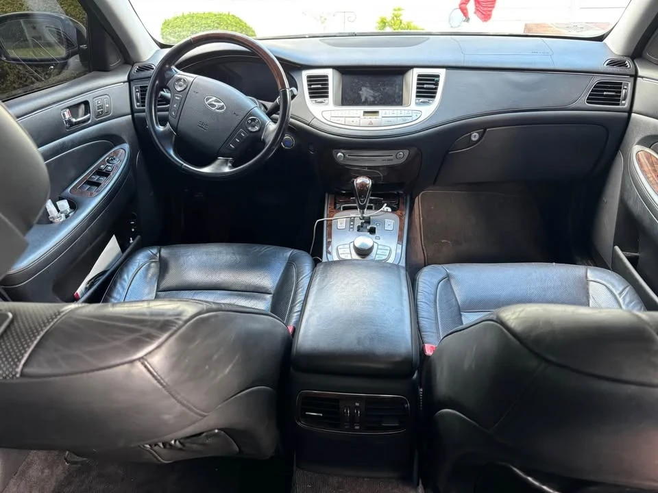 2009 Hyundai Genesis - Image 17 of 19