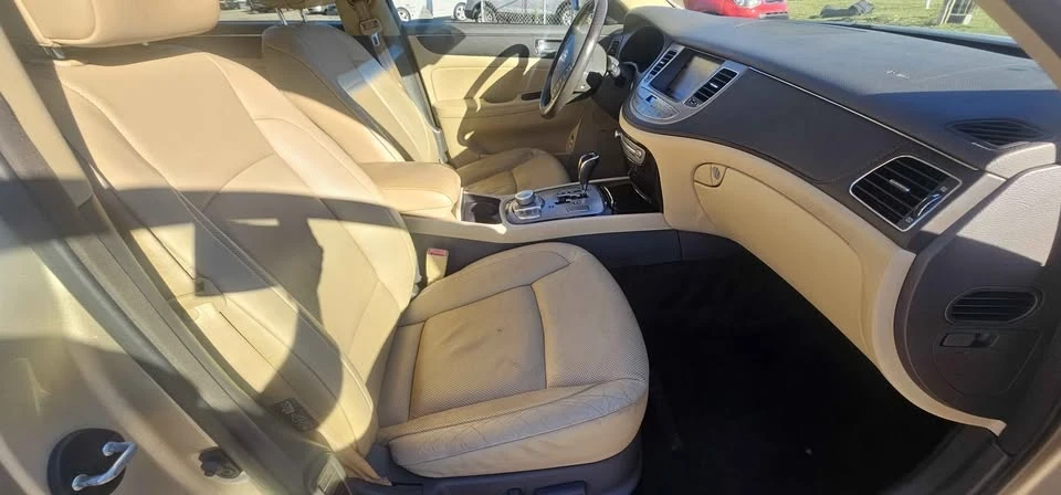 2009 Hyundai Genesis - Image 11 of 14
