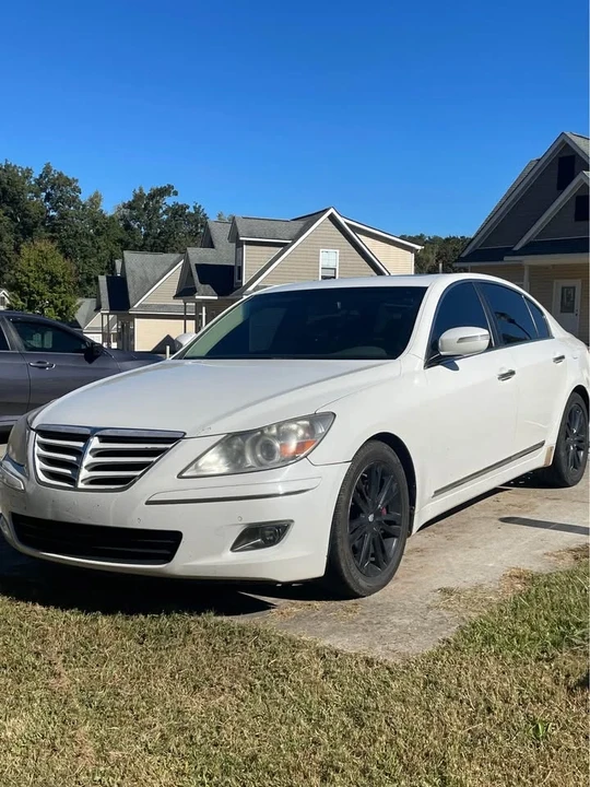 2009 Hyundai Genesis - Image 3 of 10
