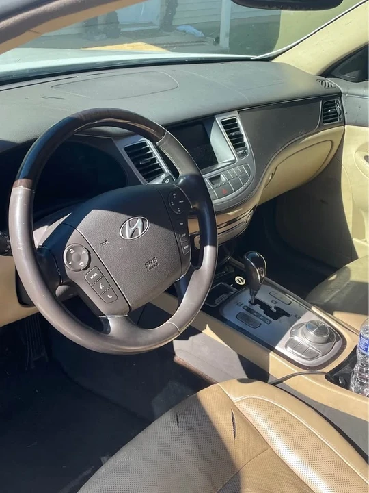 2009 Hyundai Genesis - Image 5 of 10