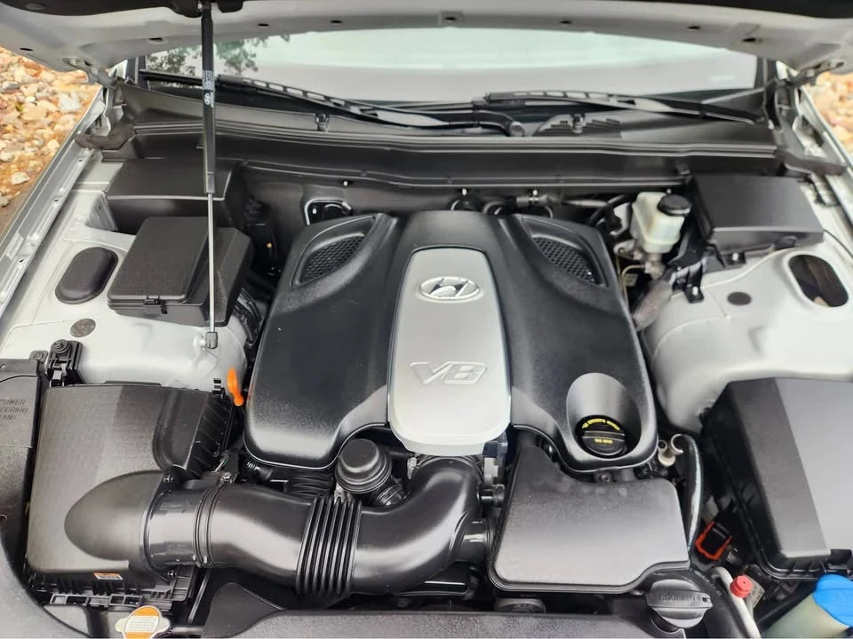 2009 Hyundai Genesis - Image 6 of 18