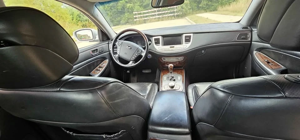 2009 Hyundai Genesis - Image 6 of 10