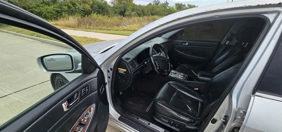 2009 Hyundai Genesis - Image 8 of 10