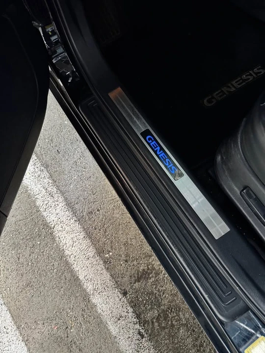 2009 Hyundai Genesis - Image 12 of 20
