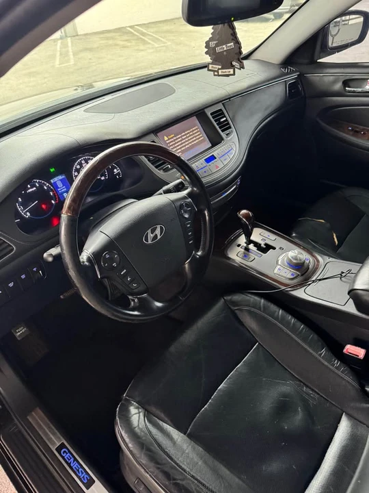 2009 Hyundai Genesis - Image 8 of 20