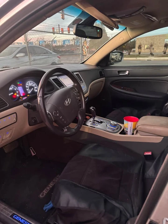 2009 Hyundai Genesis - Image 7 of 10