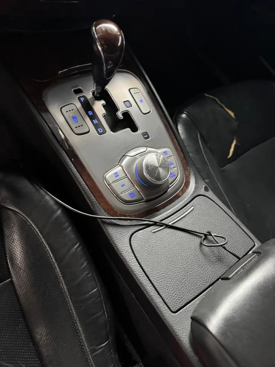 2009 Hyundai Genesis - Image 9 of 20