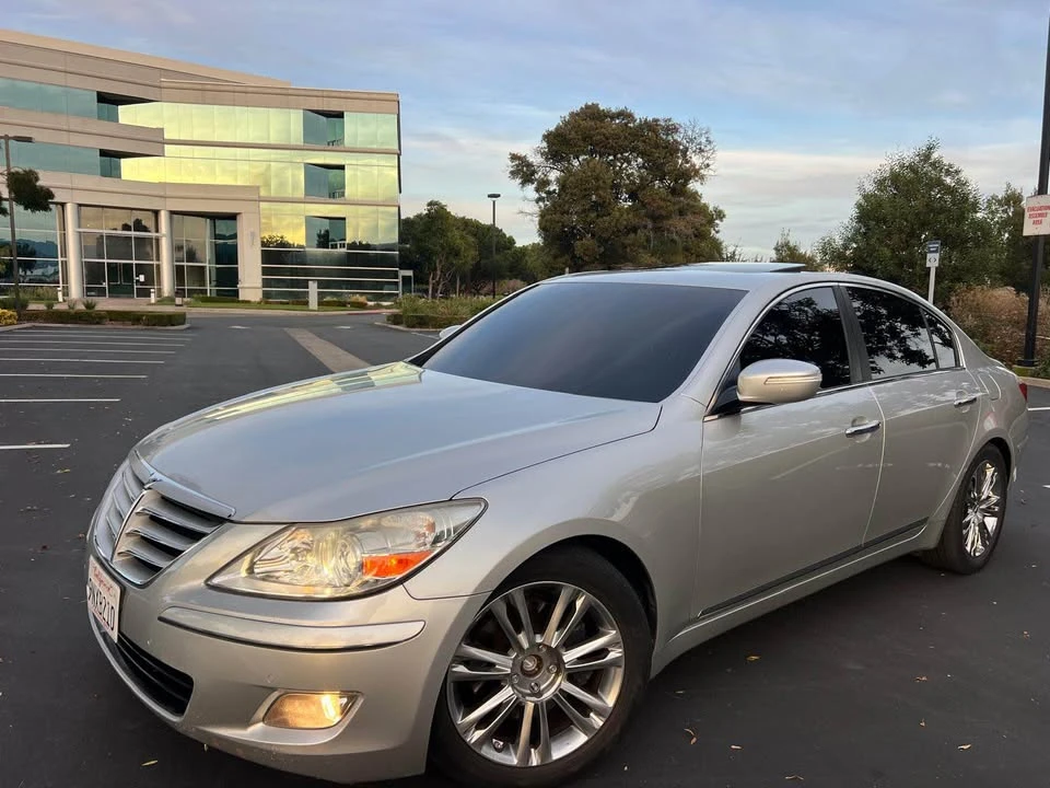 2009 Hyundai Genesis - Image 5 of 18