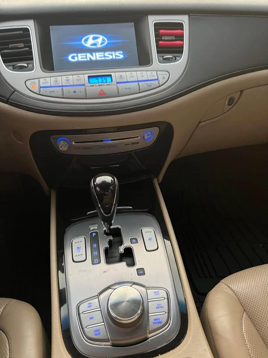 2009 Hyundai Genesis - Image 2 of 18