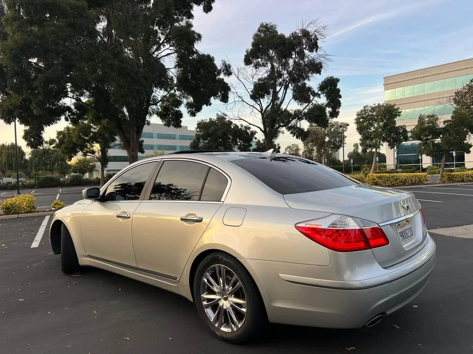 2009 Hyundai Genesis - Image 9 of 18
