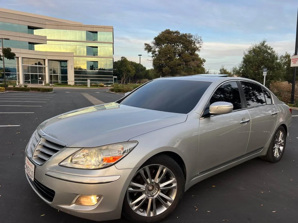 2009 Hyundai Genesis - Image 4 of 18