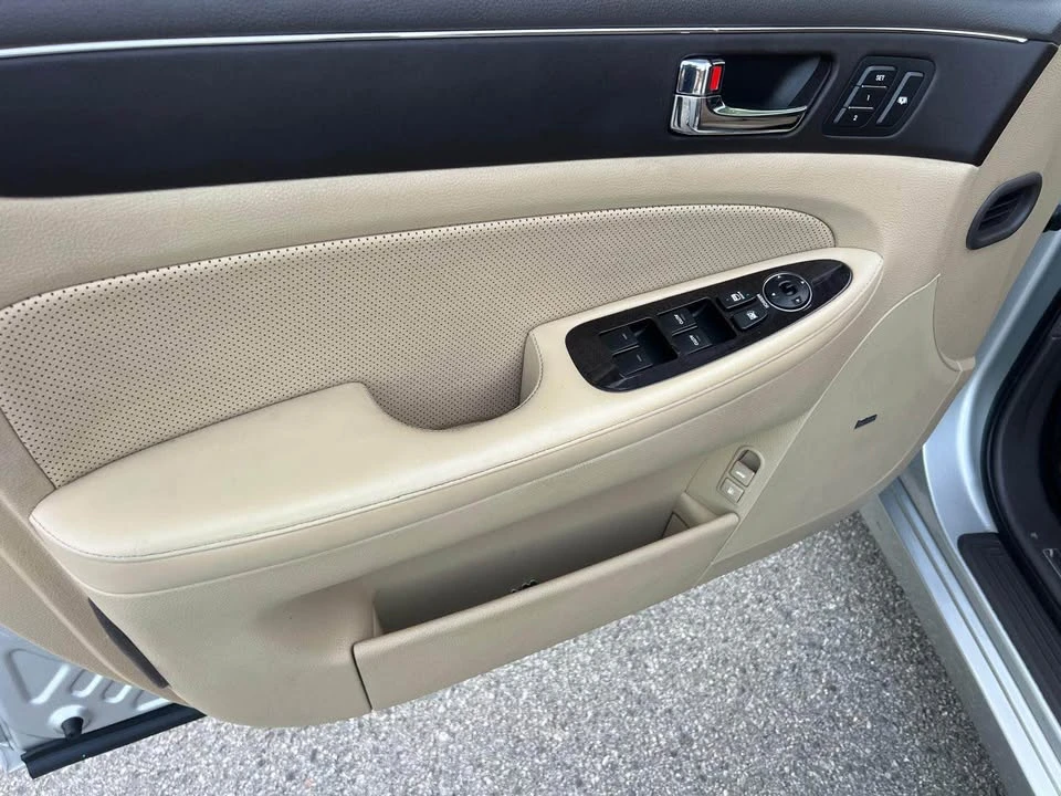 2009 Hyundai Genesis - Image 16 of 18