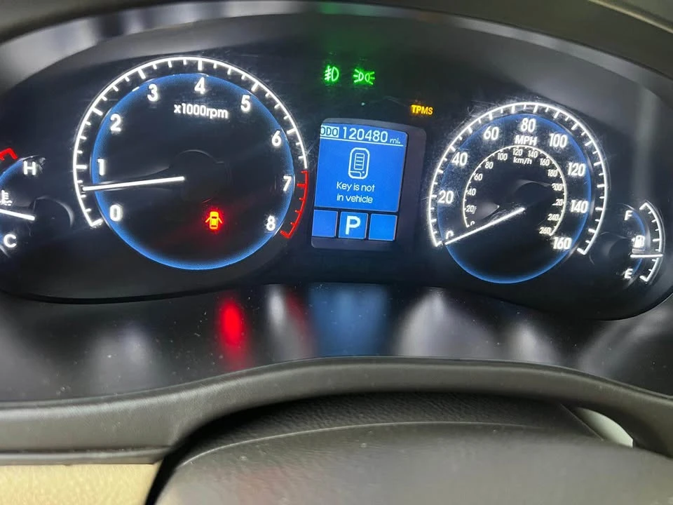 2009 Hyundai Genesis - Image 12 of 18