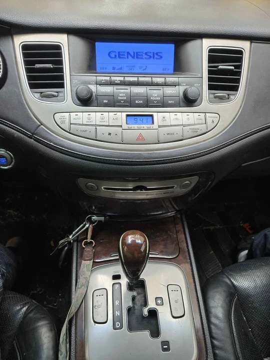 2009 Hyundai Genesis - Image 6 of 8