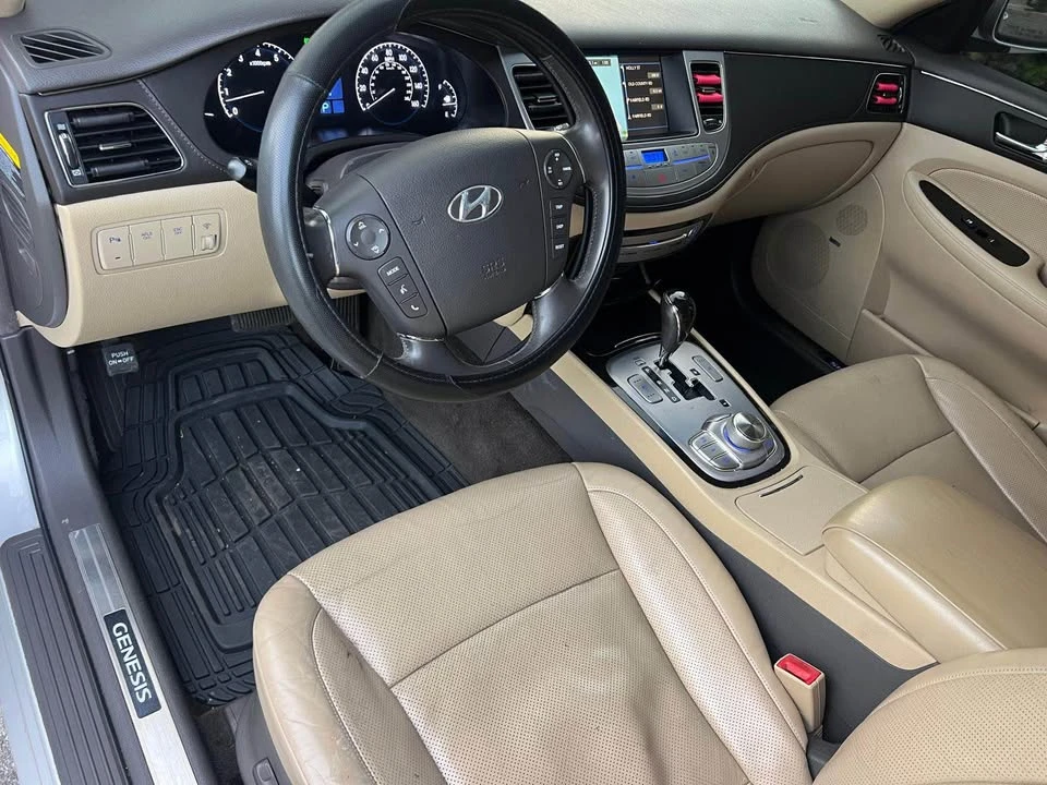 2009 Hyundai Genesis - Image 17 of 18