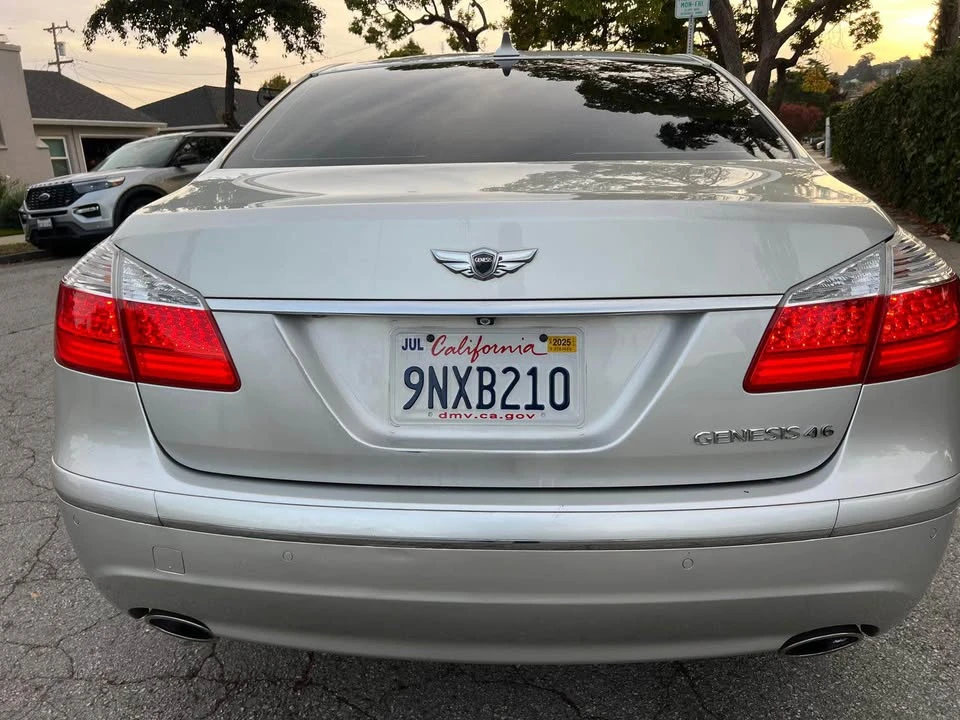 2009 Hyundai Genesis - Image 11 of 18