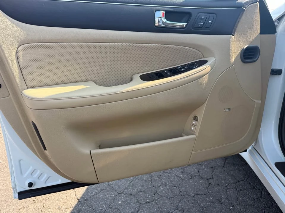 2009 Hyundai Genesis - Image 10 of 11