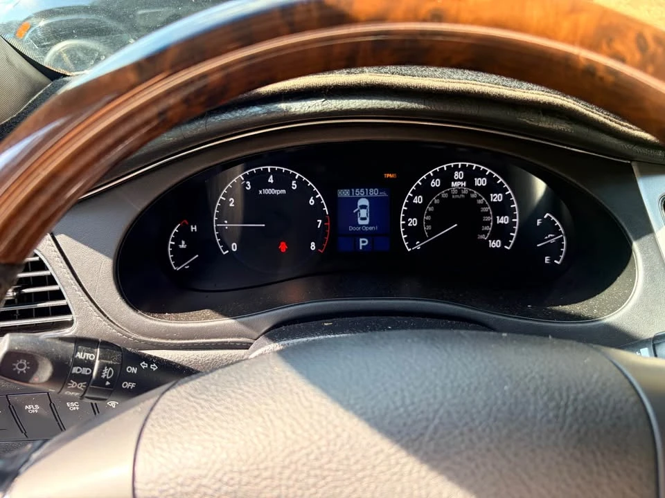 2009 Hyundai Genesis - Image 5 of 6