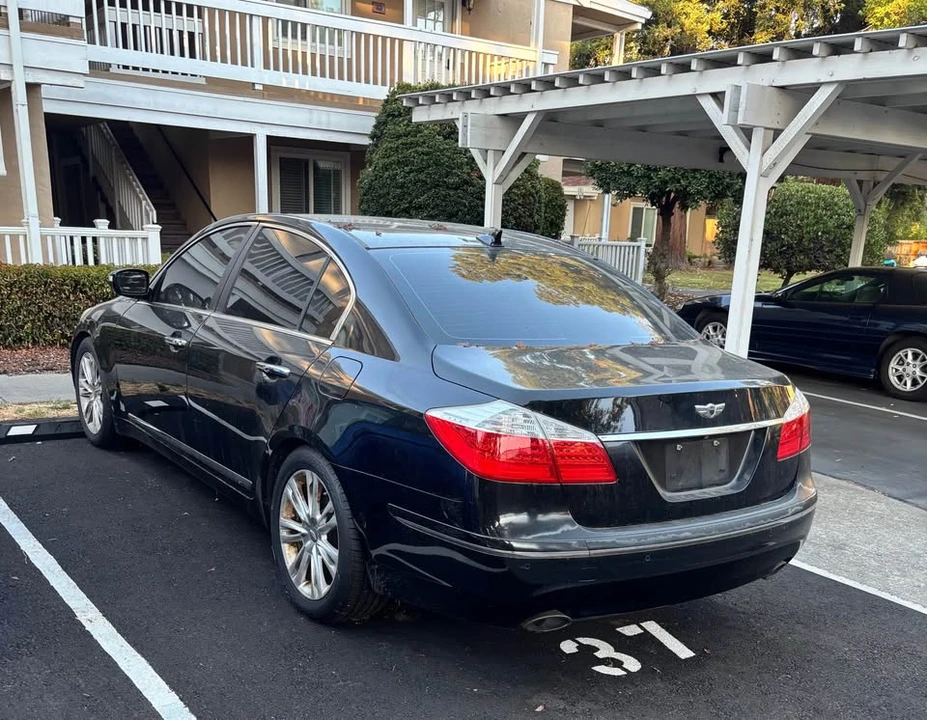 2009 Hyundai Genesis - Image 4 of 4