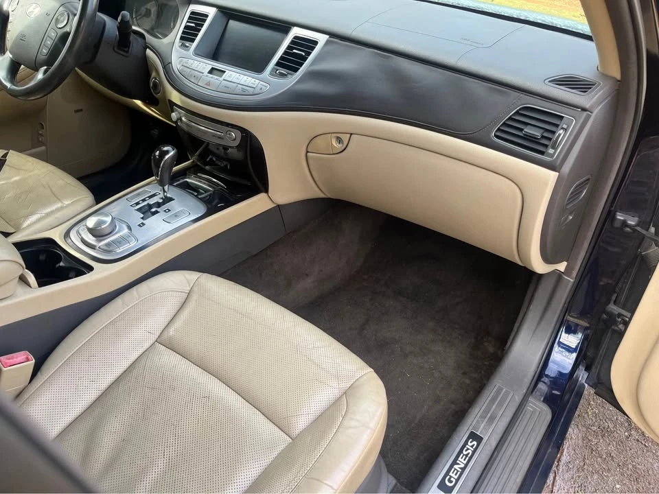 2009 Hyundai Genesis - Image 6 of 10