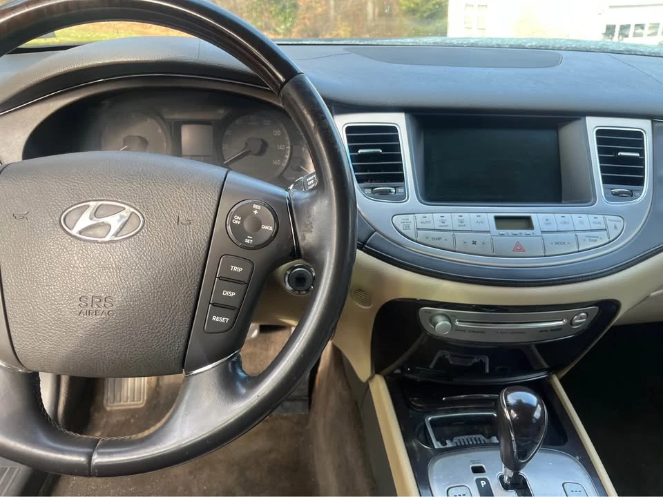 2009 Hyundai Genesis - Image 10 of 10