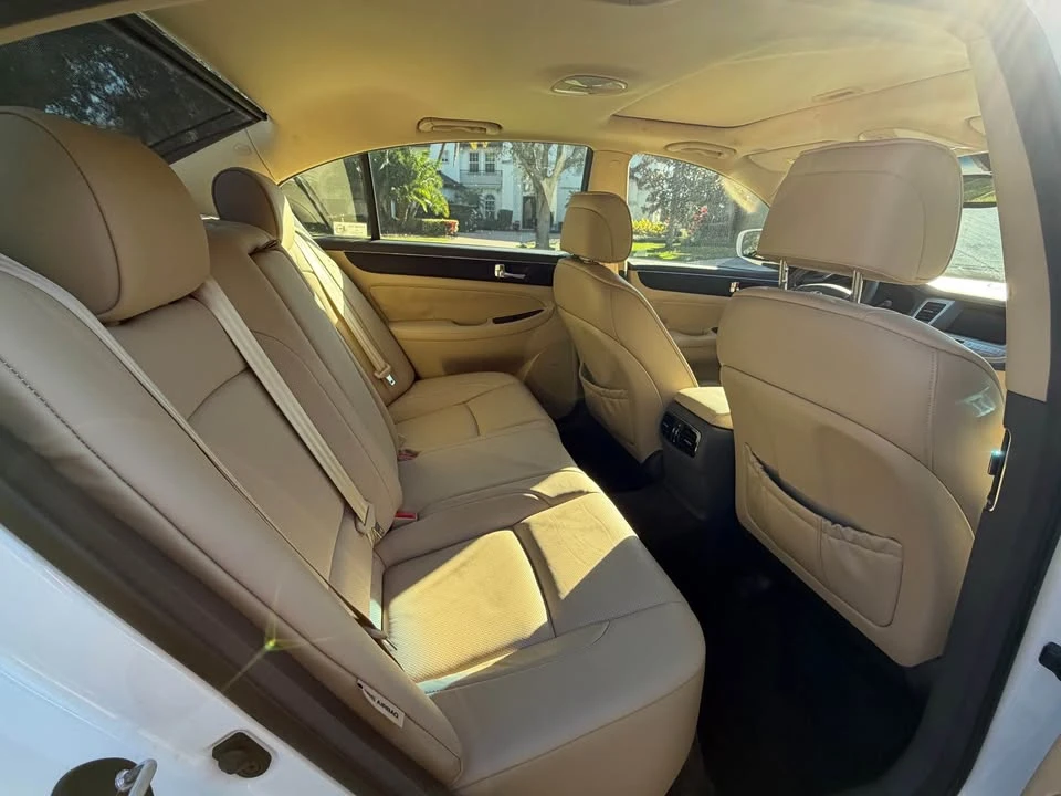2009 Hyundai Genesis - Image 8 of 12