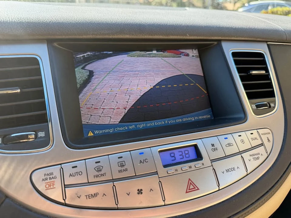 2009 Hyundai Genesis - Image 11 of 12