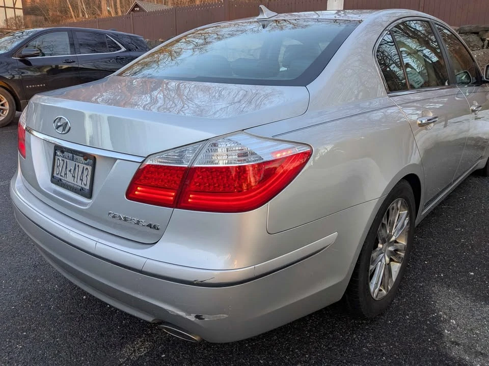 2009 Hyundai Genesis - Image 5 of 13