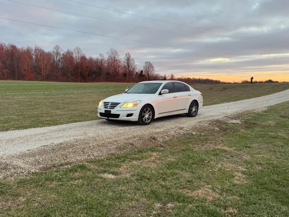 2009 Hyundai Genesis - Image 2 of 10