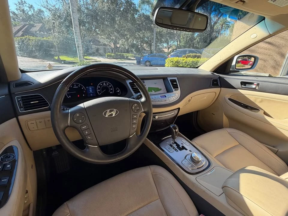 2009 Hyundai Genesis - Image 10 of 12