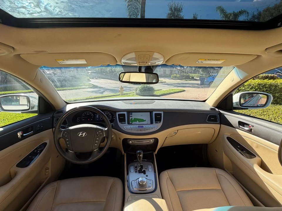 2009 Hyundai Genesis - Image 9 of 12
