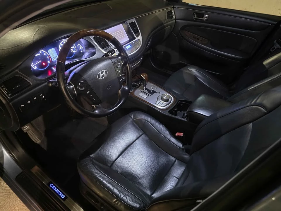 2009 Hyundai Genesis - Image 6 of 13