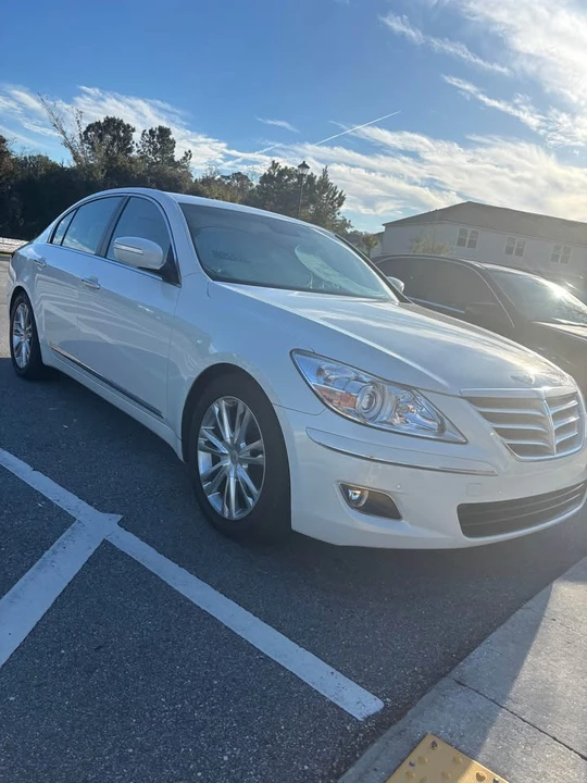 2009 Hyundai Genesis - Image 2 of 4