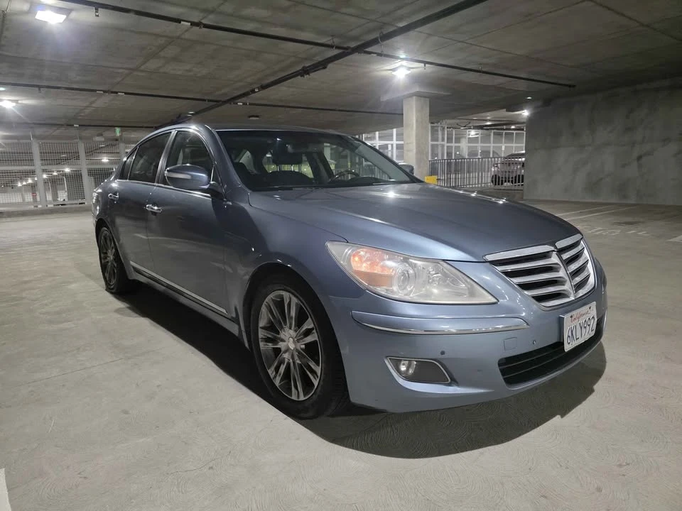 2009 Hyundai Genesis - Image 2 of 13