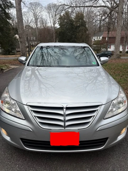 2009 Hyundai Genesis - Image 2 of 11