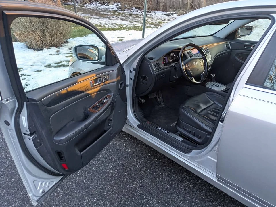 2009 Hyundai Genesis - Image 12 of 13