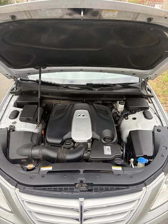 2009 Hyundai Genesis - Image 7 of 11
