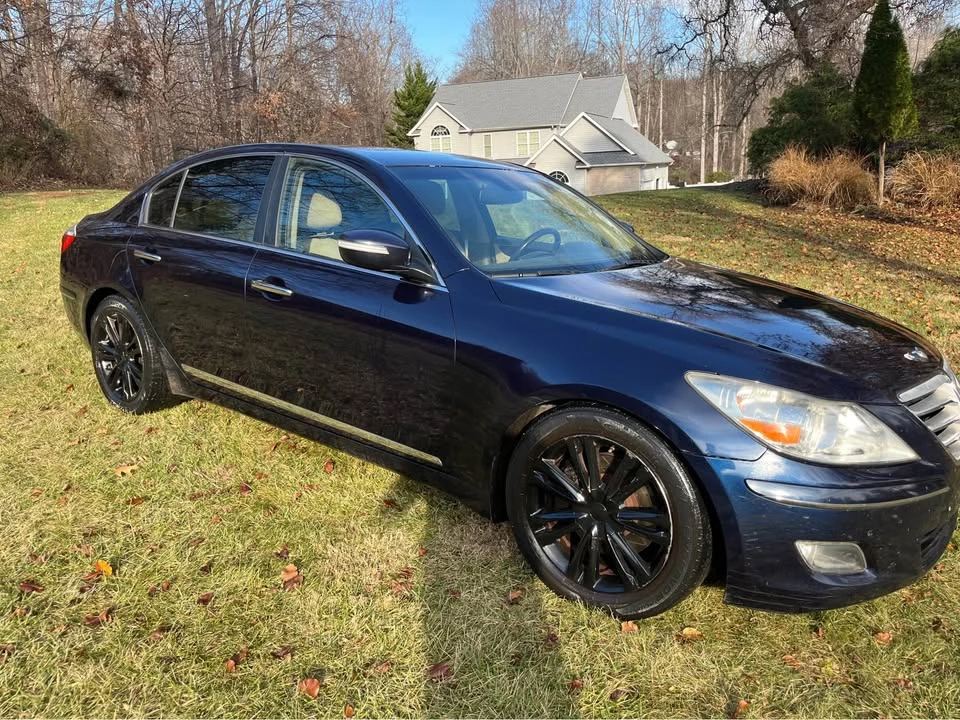 2009 Hyundai Genesis - Image 2 of 19