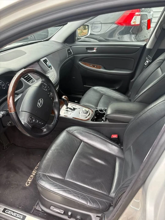 2009 Hyundai Genesis - Image 8 of 11