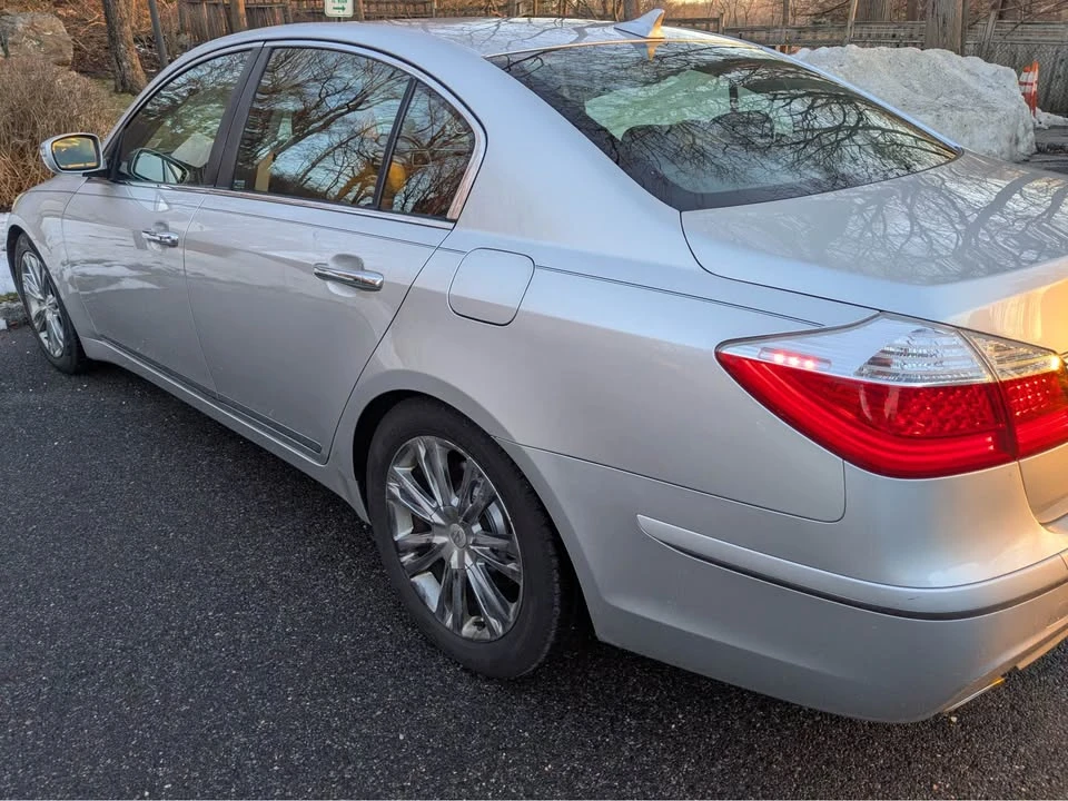 2009 Hyundai Genesis - Image 5 of 10