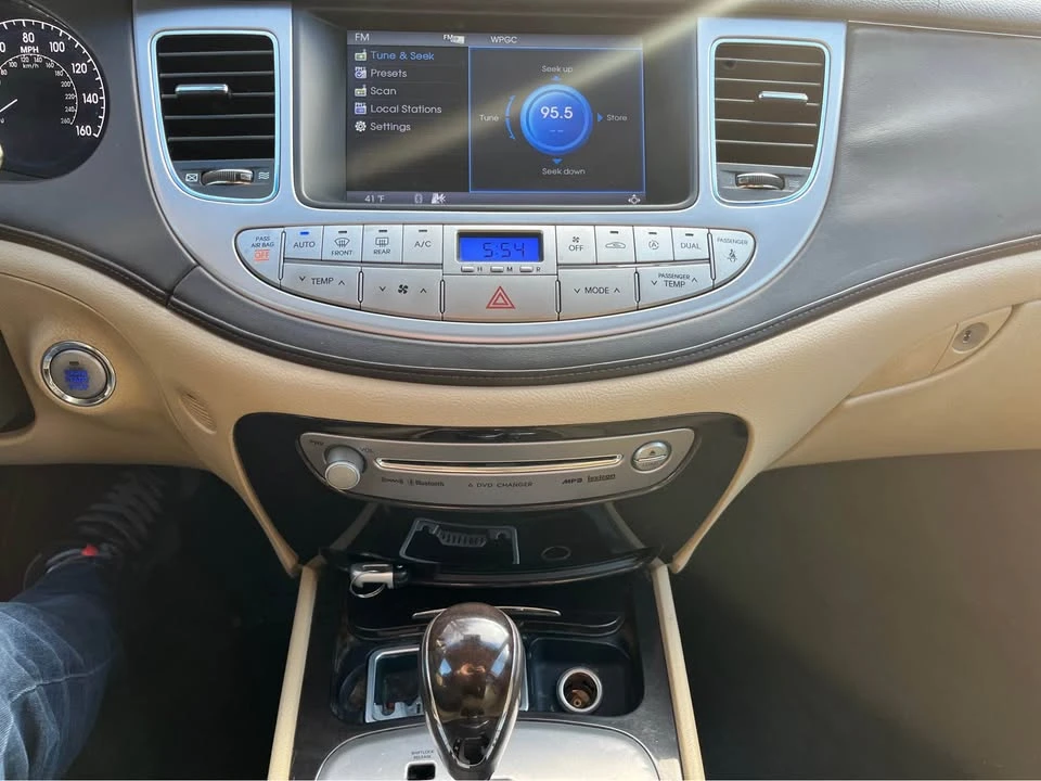 2009 Hyundai Genesis - Image 16 of 19