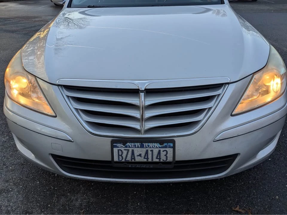 2009 Hyundai Genesis - Image 2 of 10