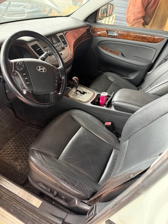 2009 Hyundai Genesis - Image 4 of 4